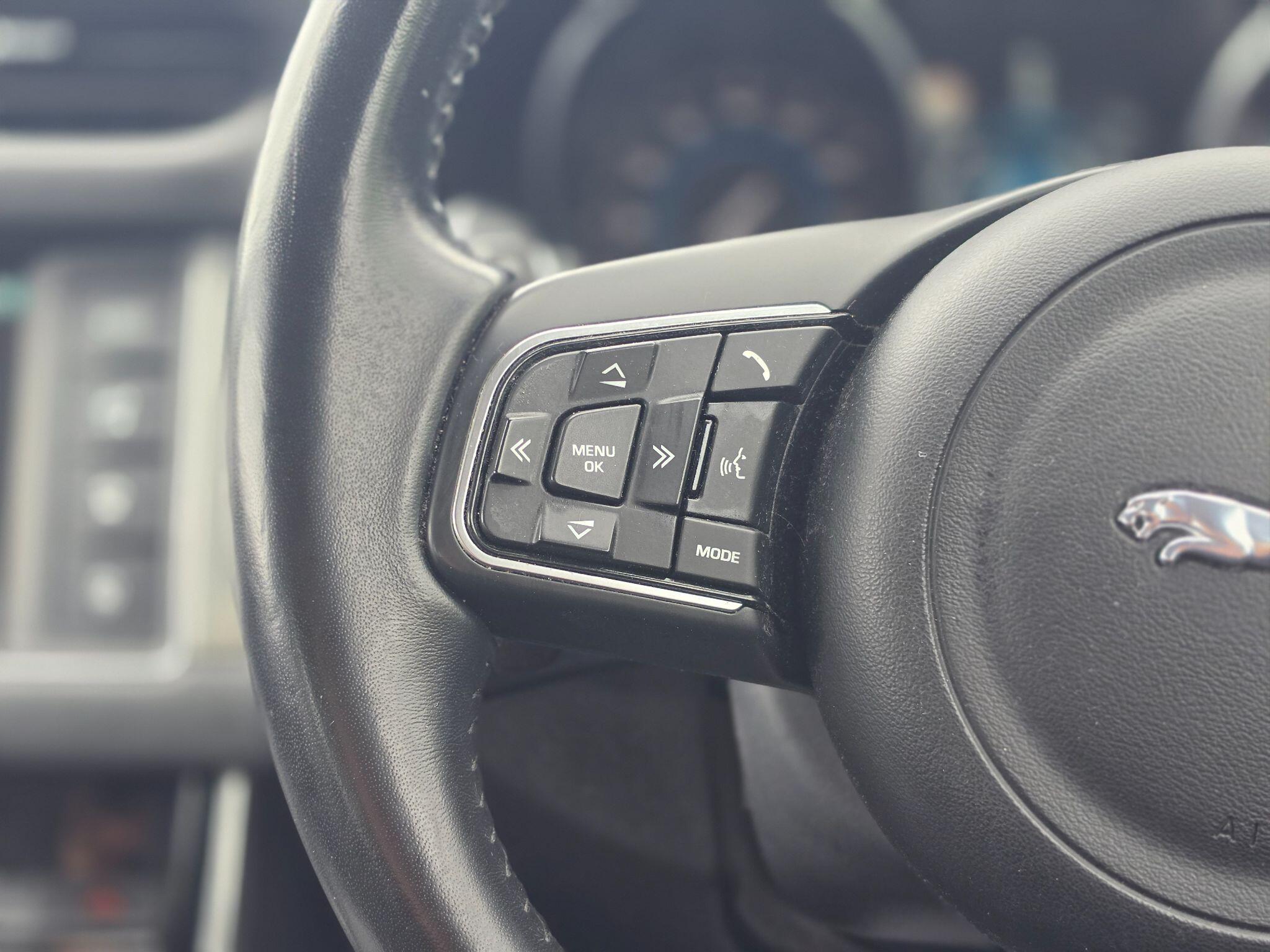 Jaguar XF view 13