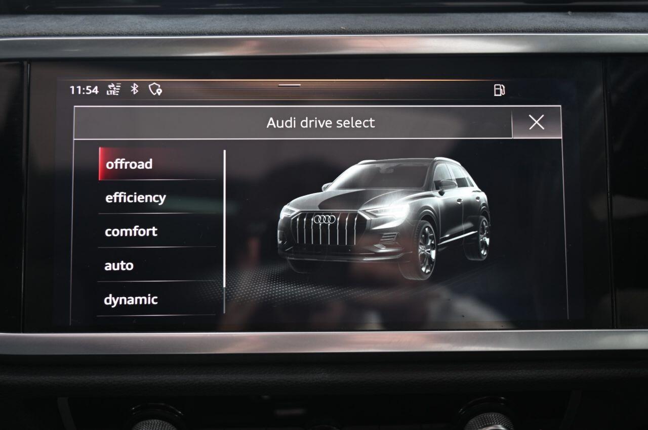 Audi Q3 view 32