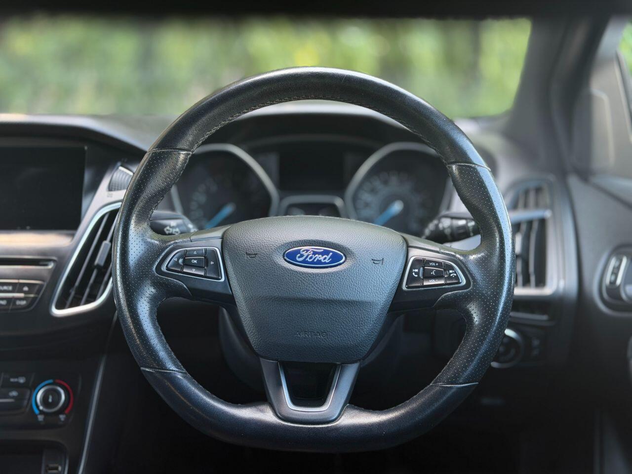 Ford Focus view 44