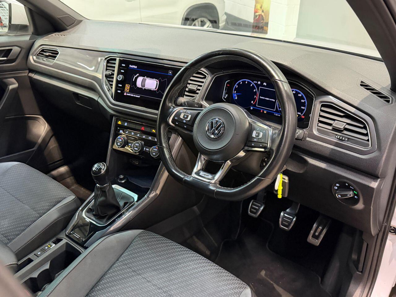 Volkswagen T-Roc view 14
