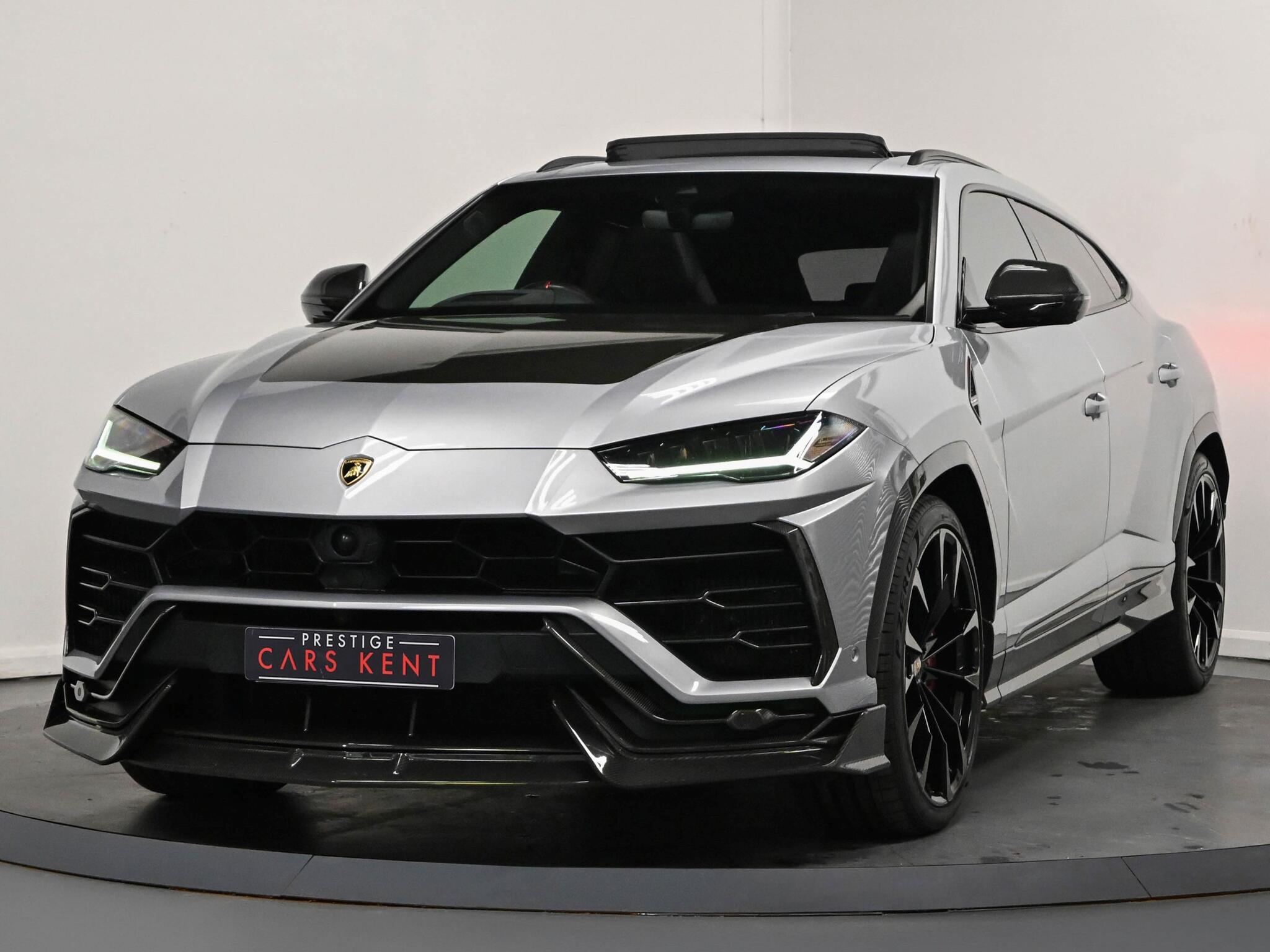 Lamborghini Urus view 7