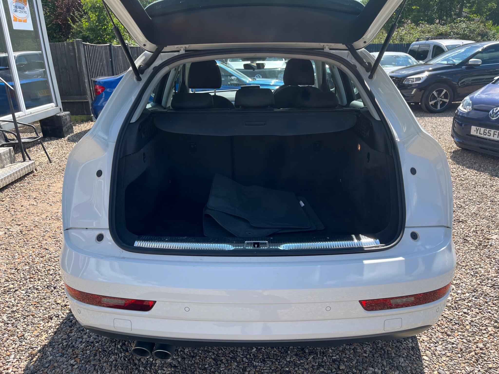 Audi Q3 view 6