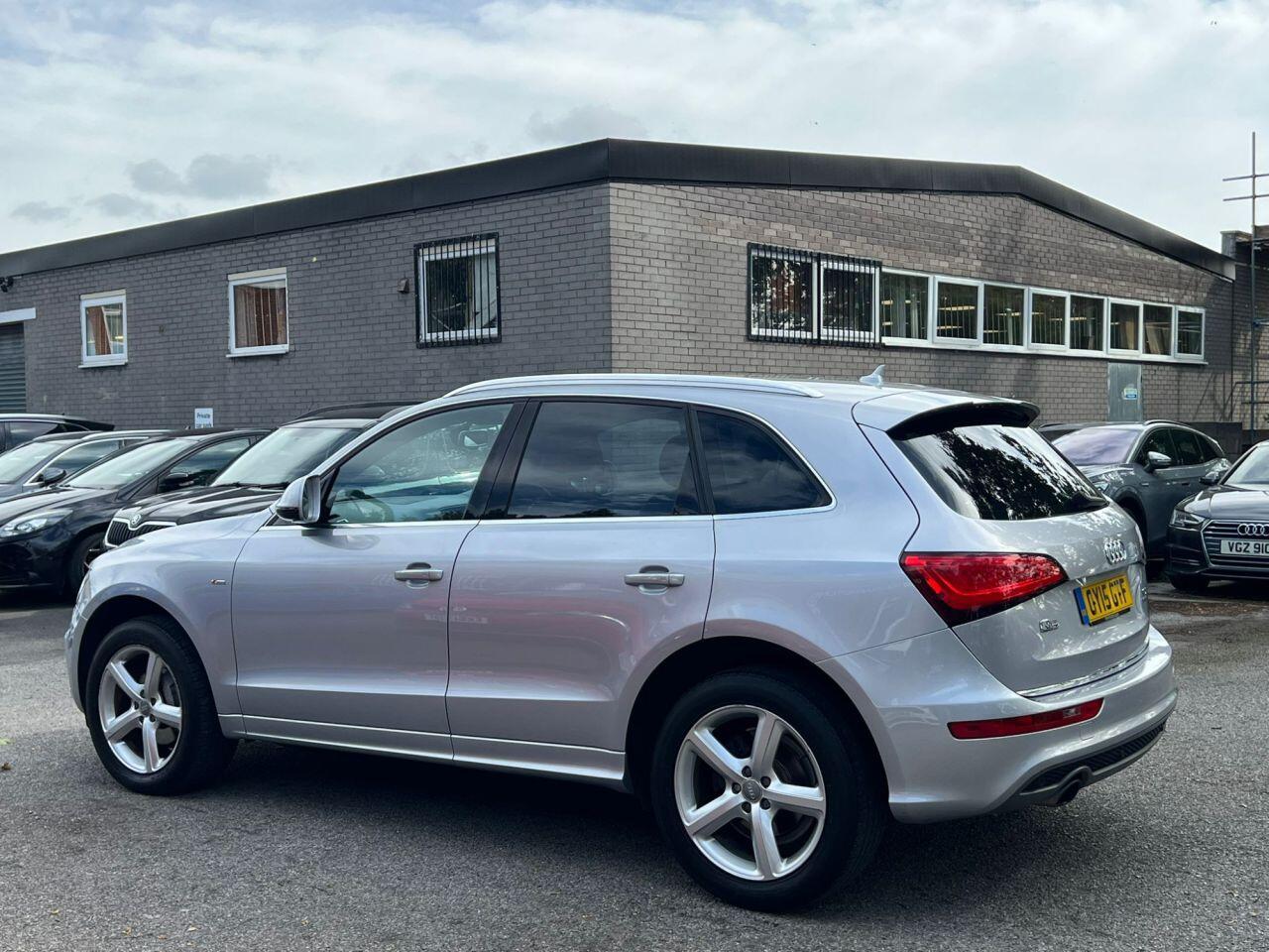 Audi Q5 view 9