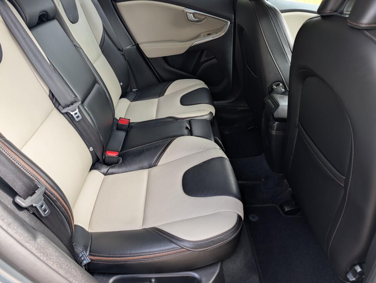 Volvo V40 Cross Country view 21