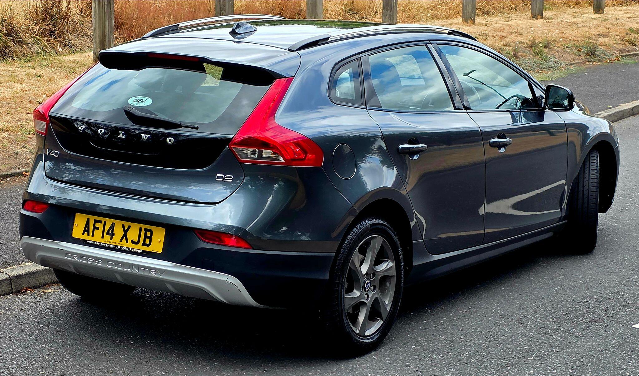 Volvo V40 Cross Country view 12