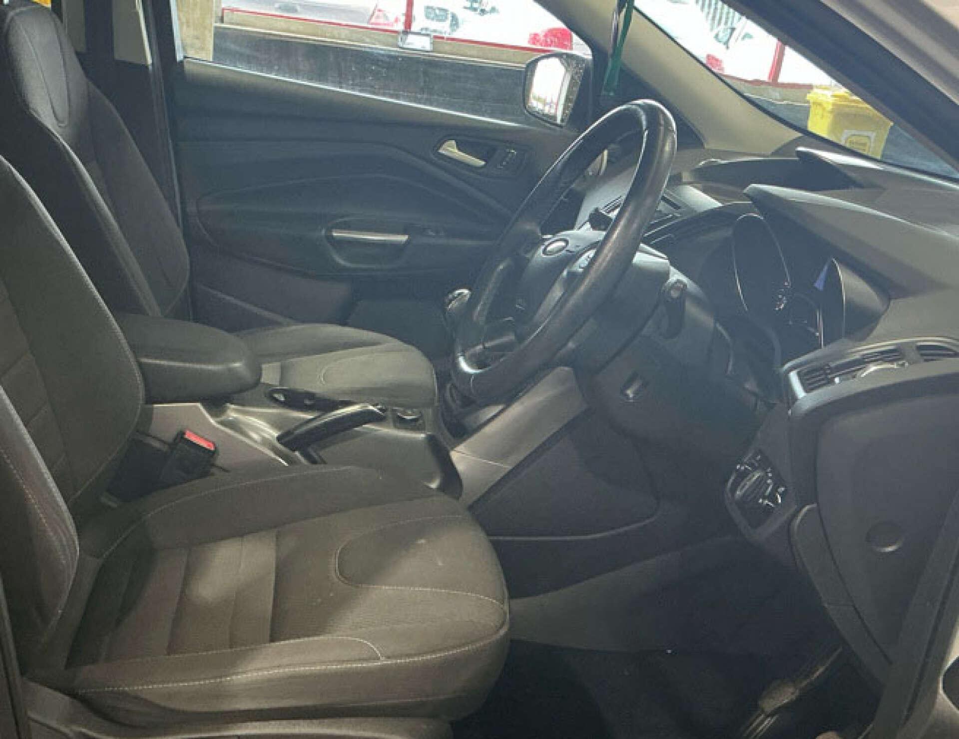Ford Kuga view 4