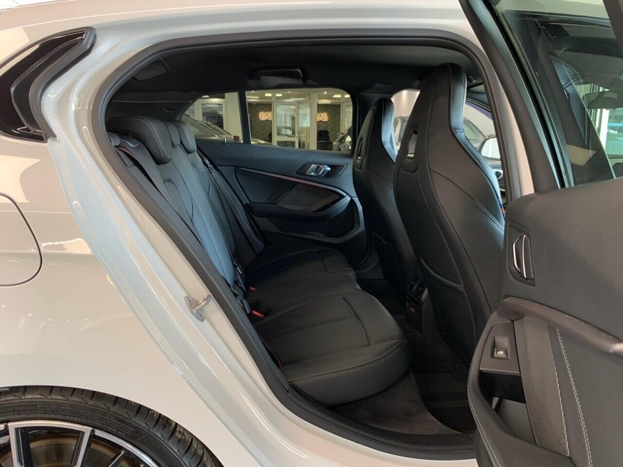 BMW 1 Series view 23