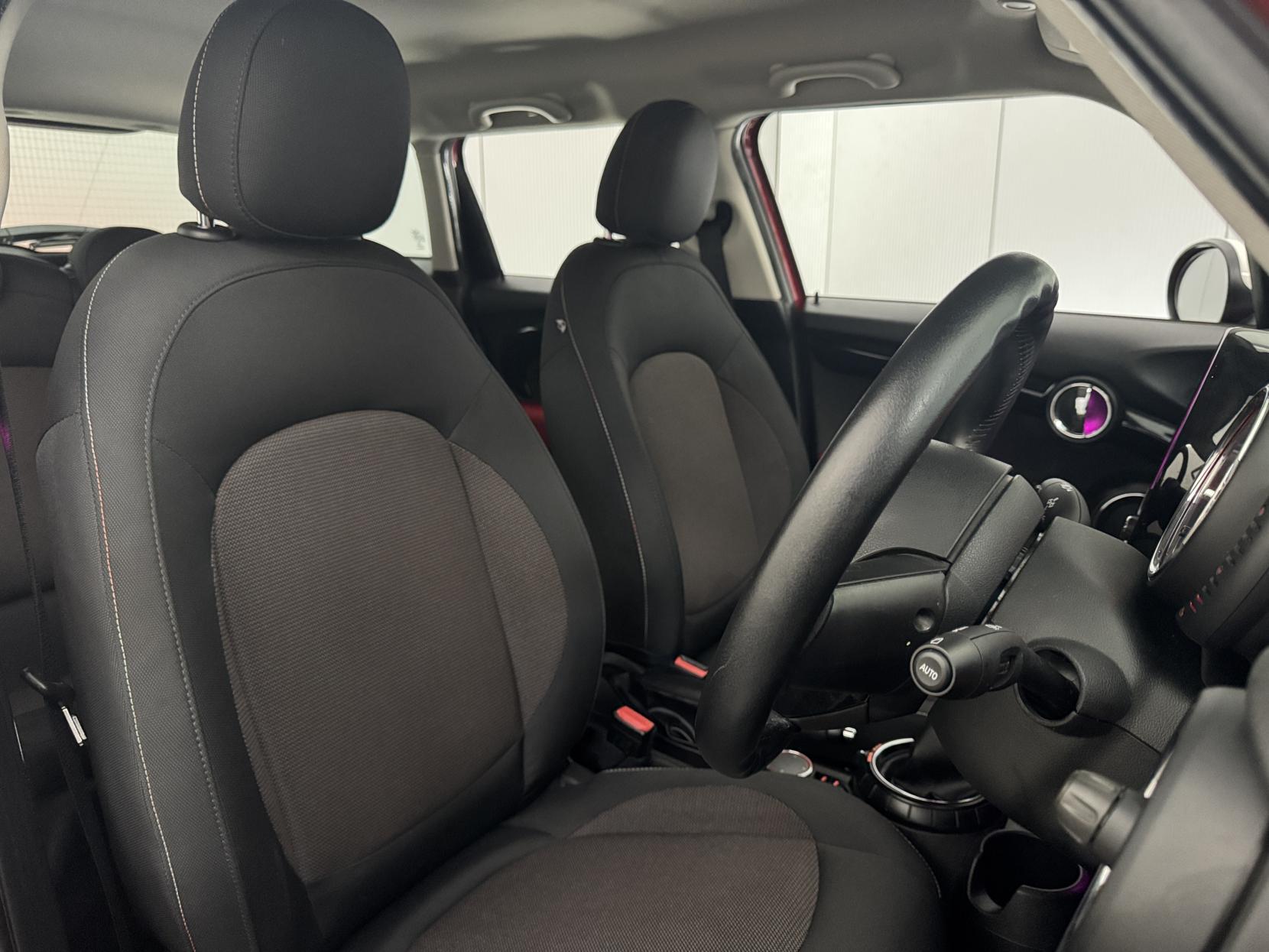 Mini Cooper view 60