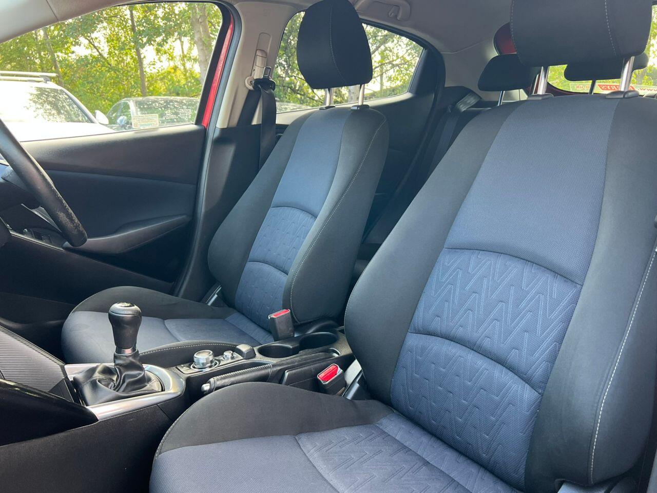 Mazda Mazda2 view 17