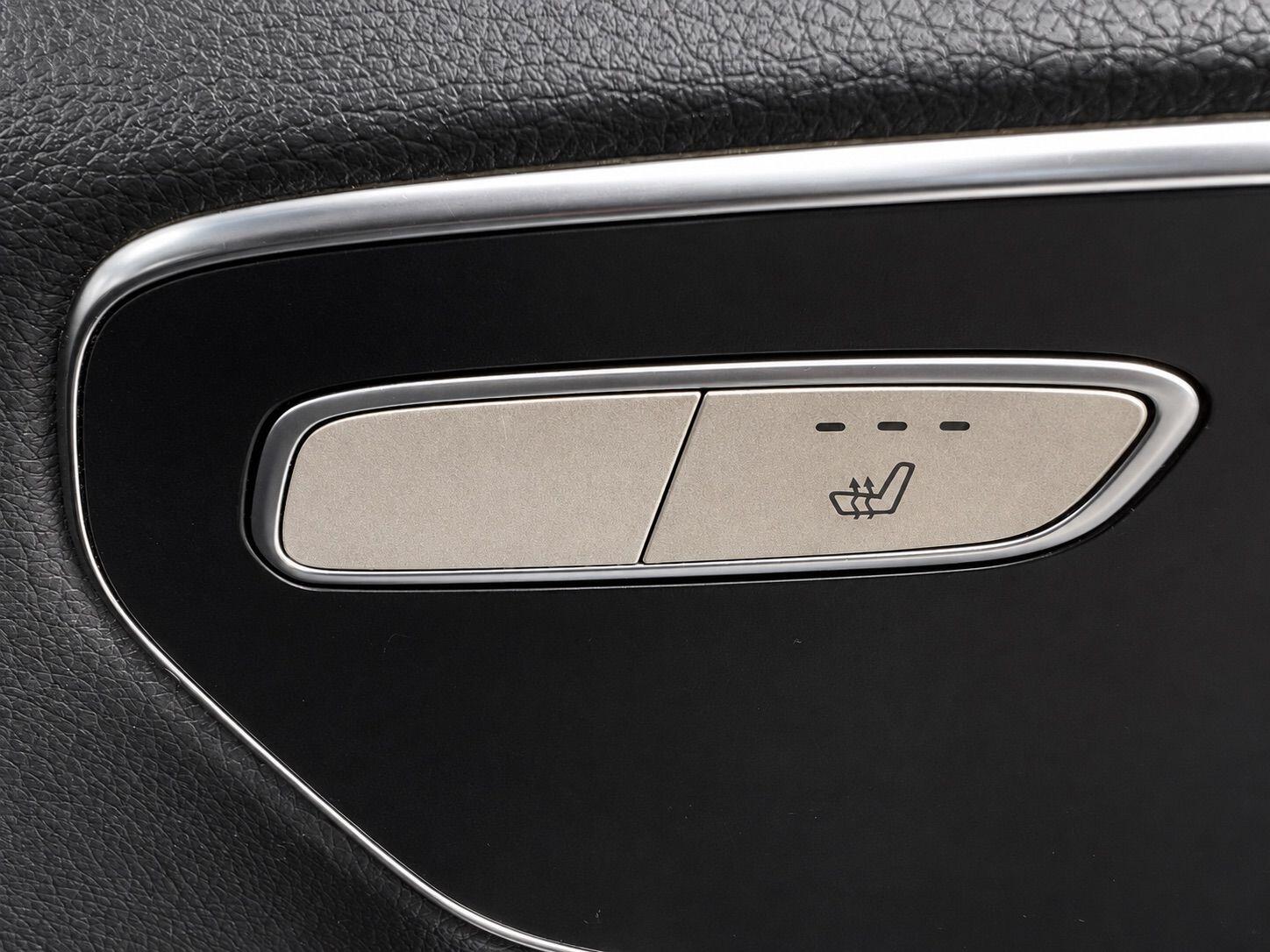 Mercedes-Benz V-Class view 17