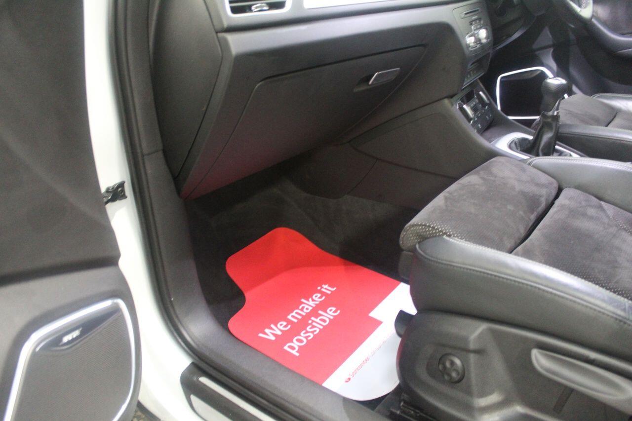 Audi Q3 view 33