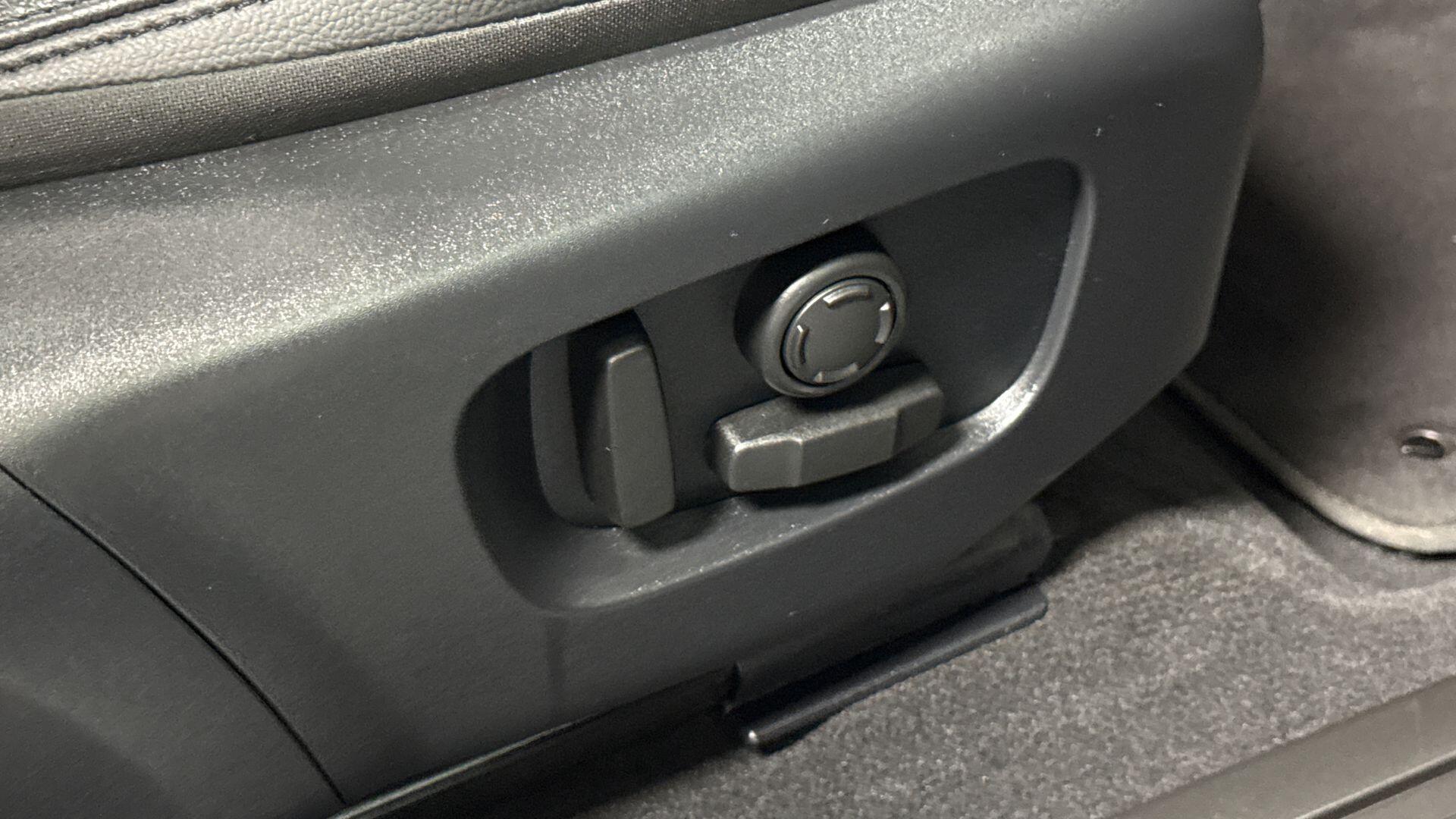 Land Rover Range Rover Evoque view 26