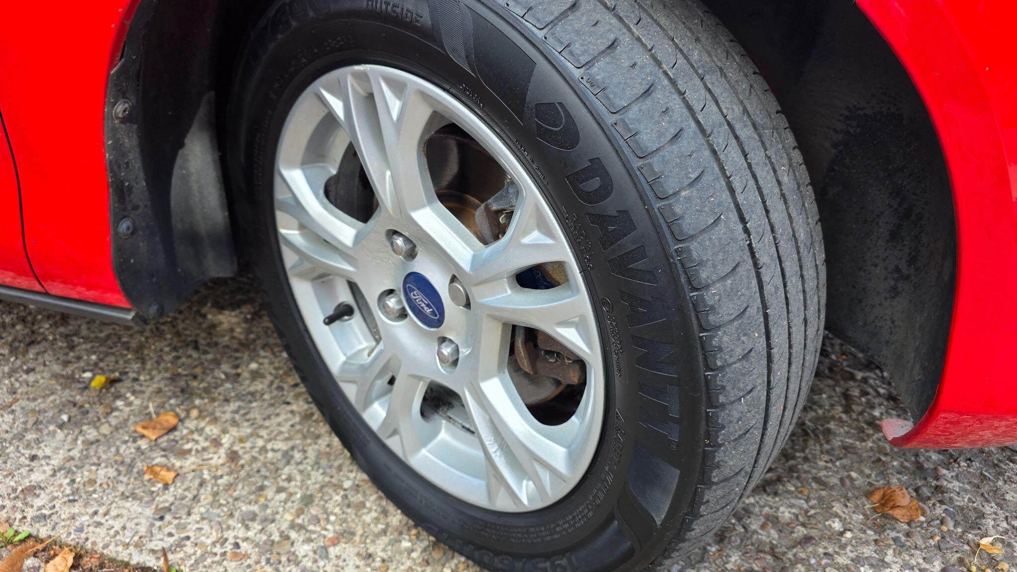Ford B-Max view 37
