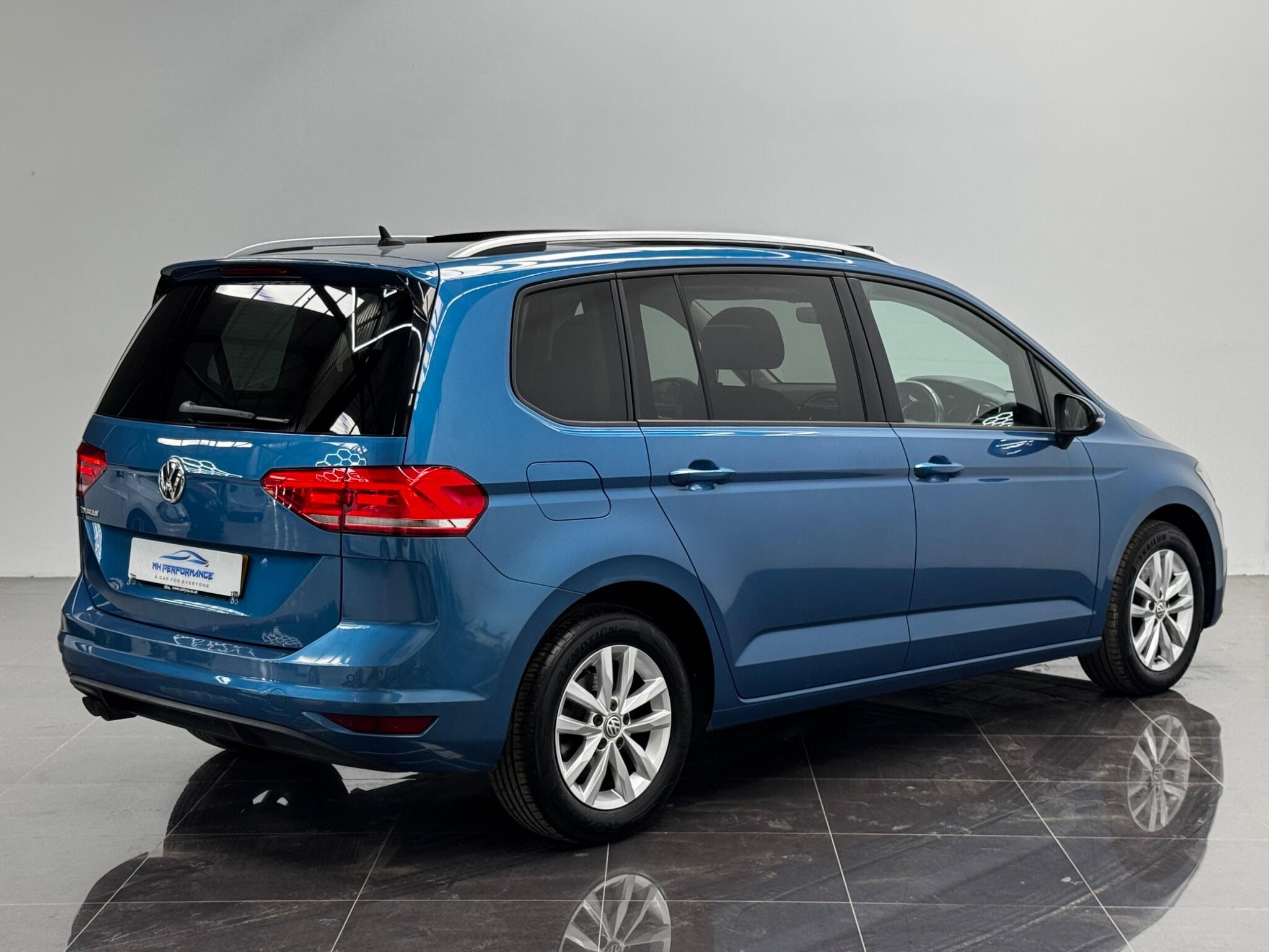 Volkswagen Touran view 69