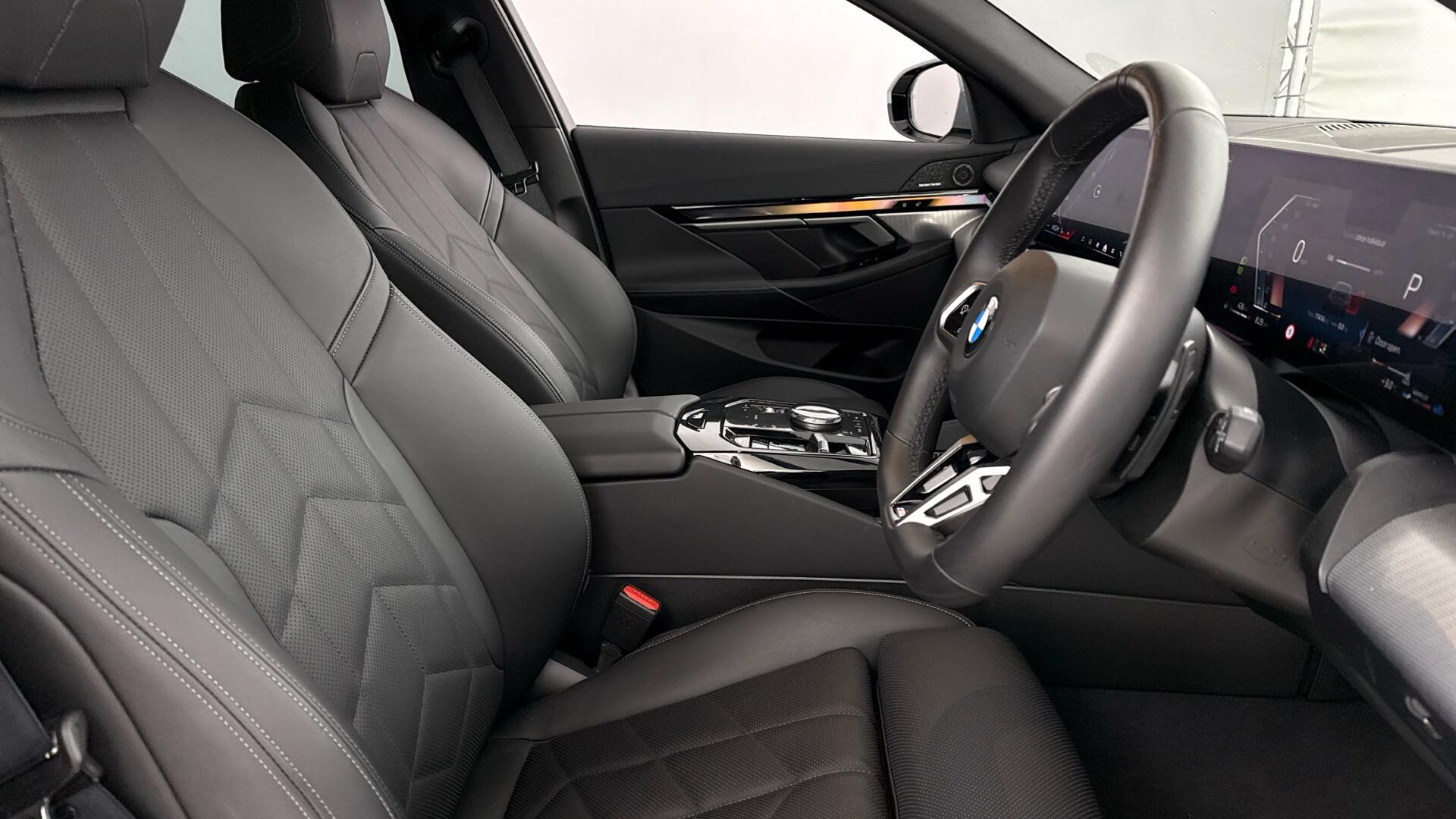 BMW 5 Series view 11