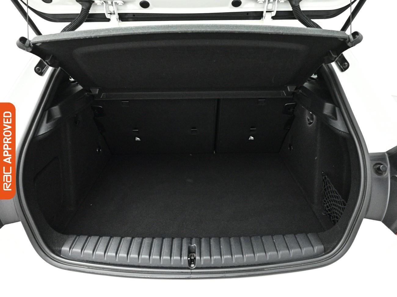 BMW 1 Series view 13