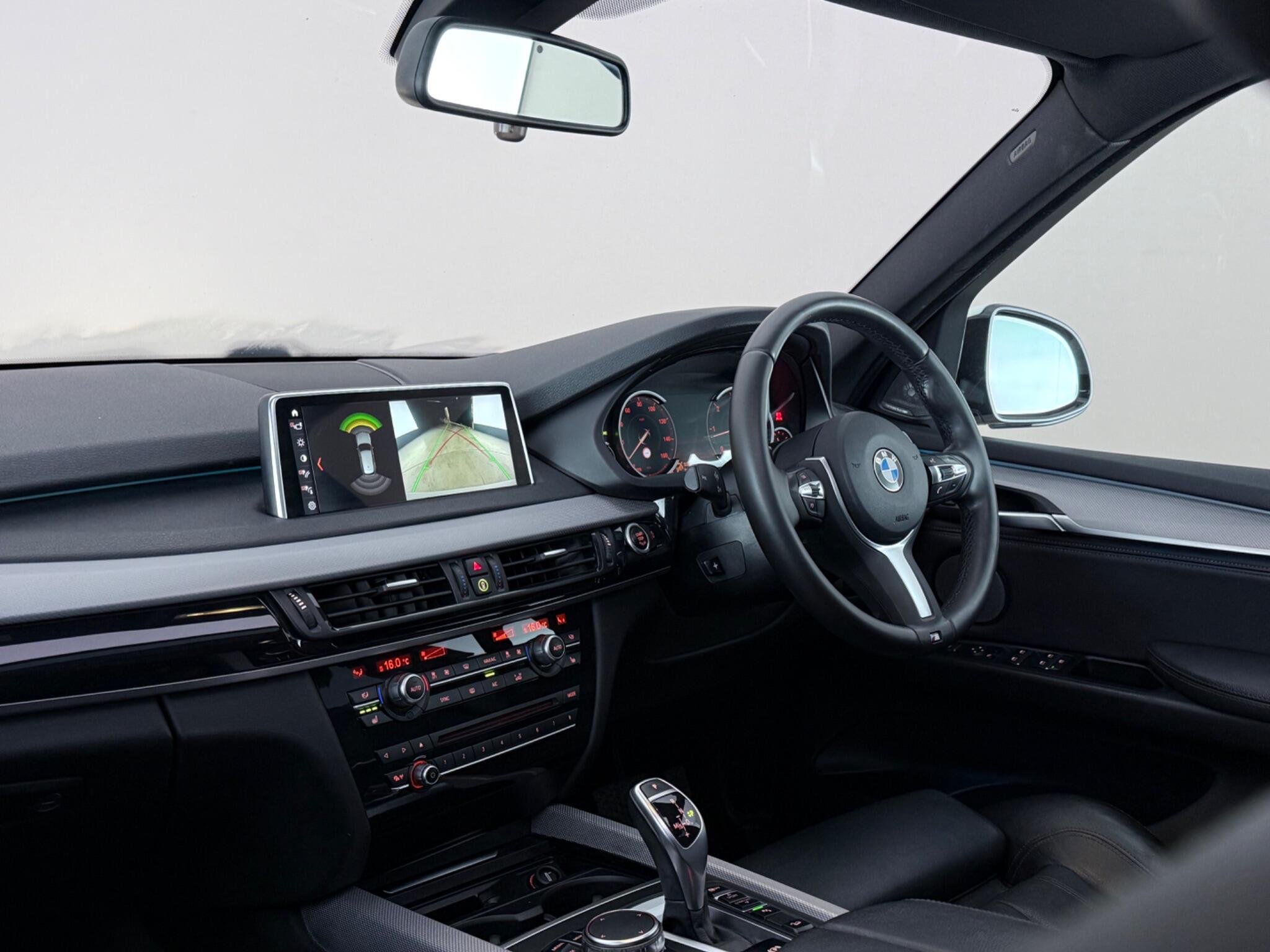 BMW X5 view 4
