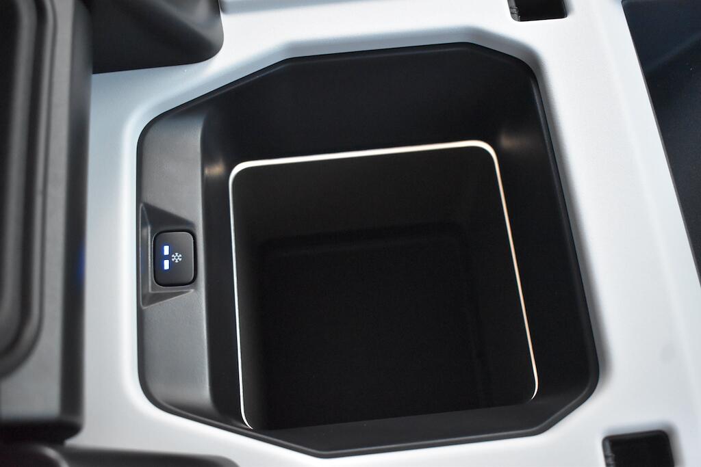Land Rover Defender view 17