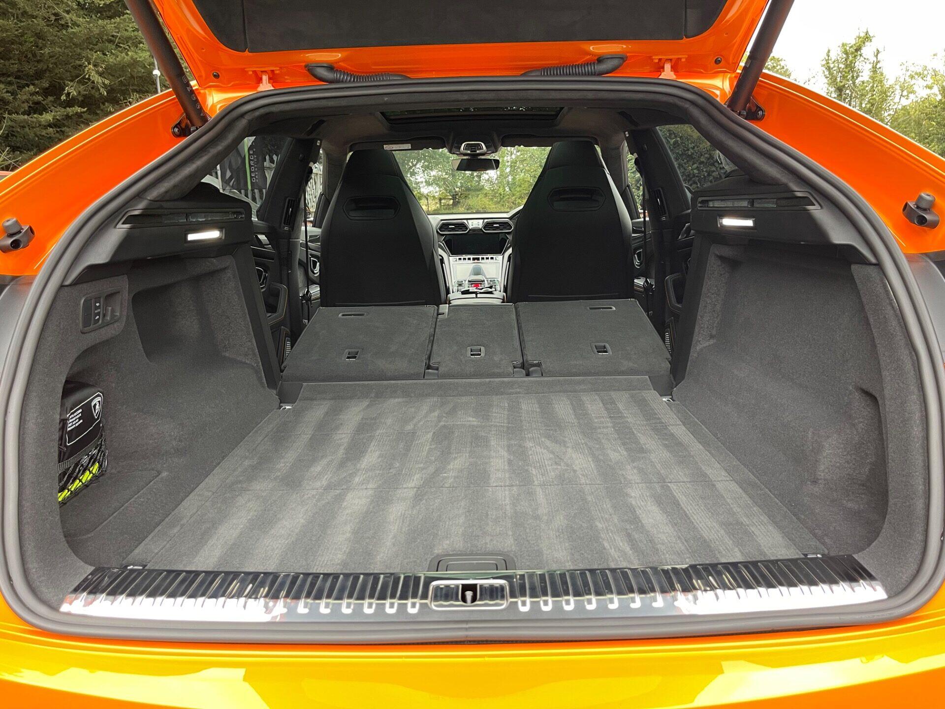 Lamborghini Urus view 74