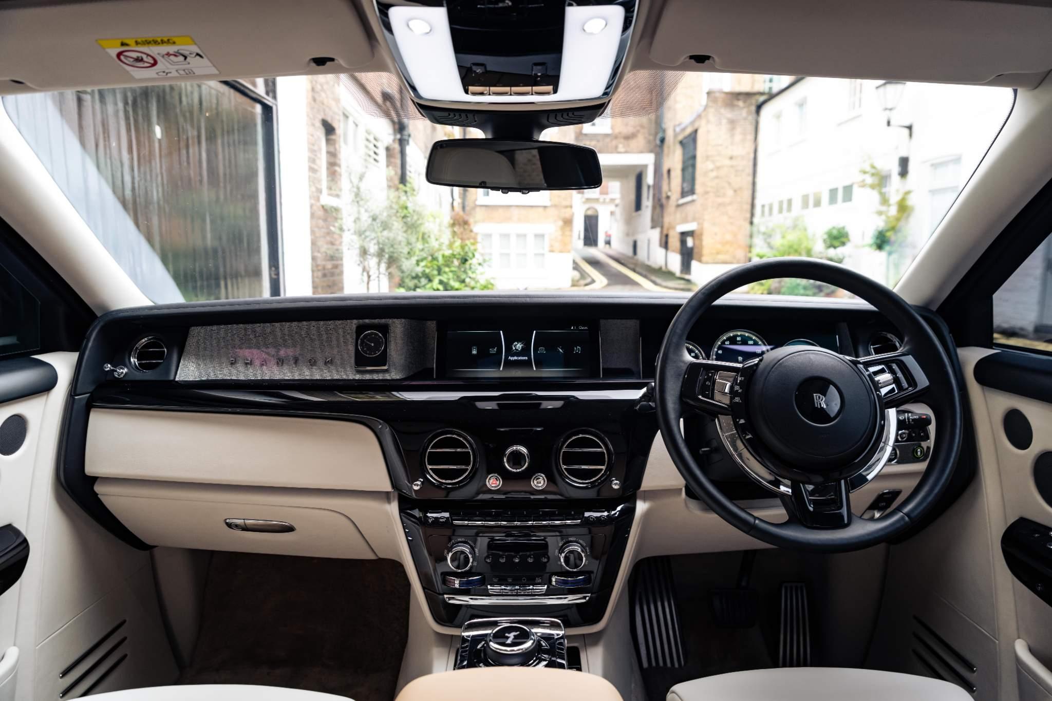Rolls-Royce Phantom view 22