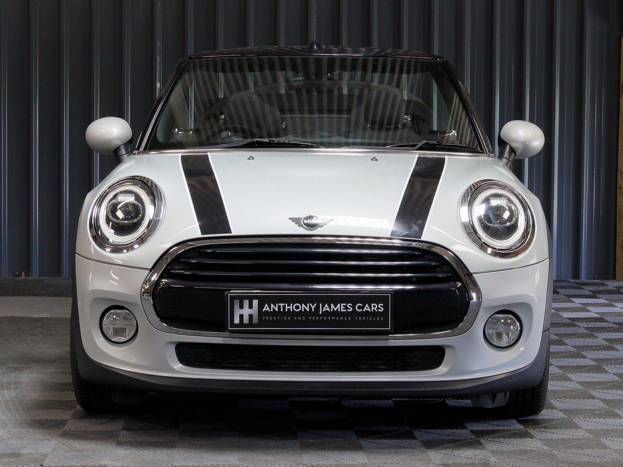 Mini Convertible view 23