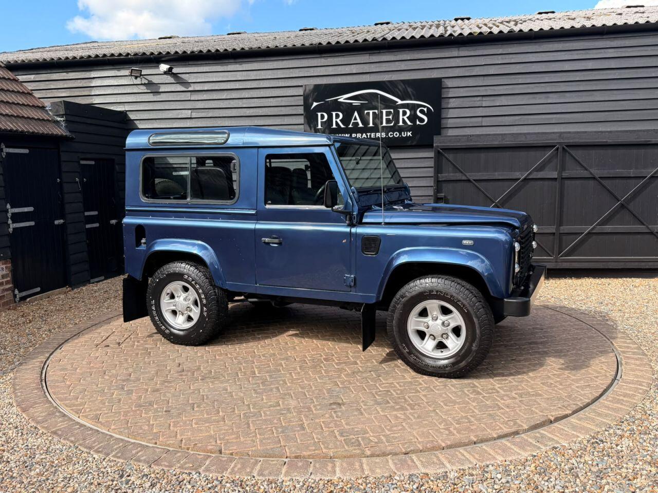 Land Rover Defender view 19