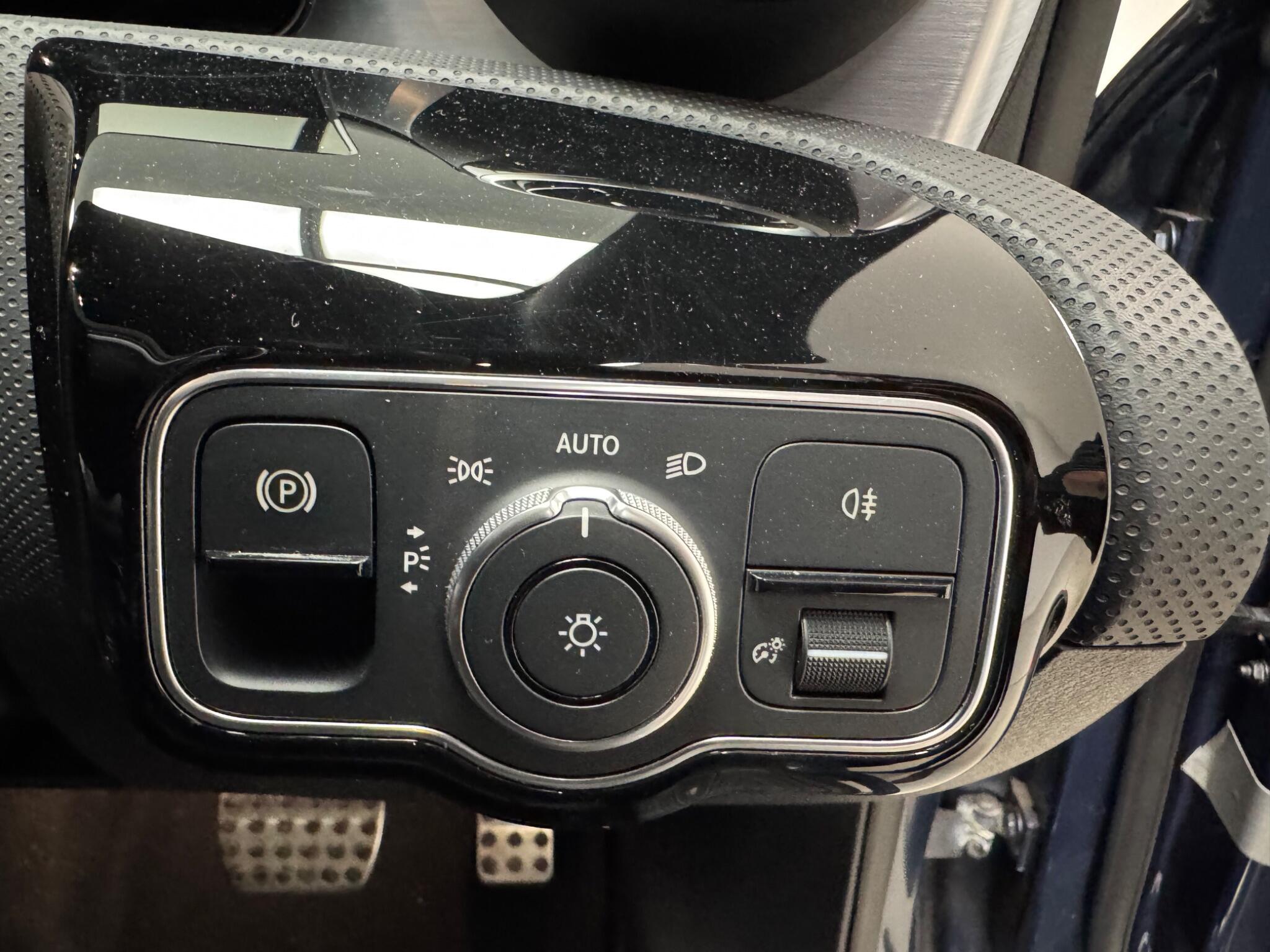 Mercedes-Benz Cla view 12