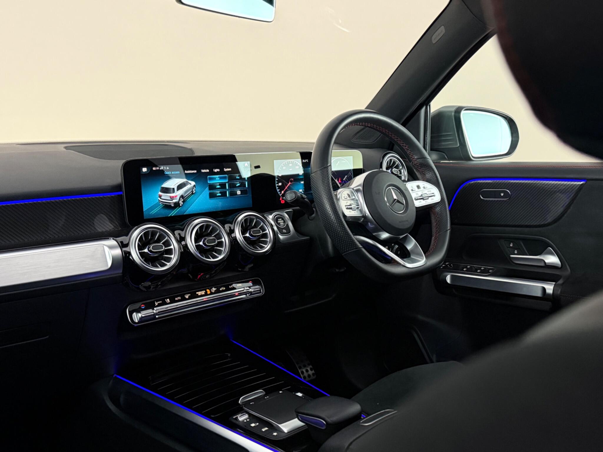 Mercedes-Benz GLB view 4