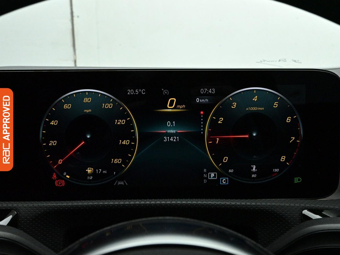 Mercedes-Benz Cla view 11