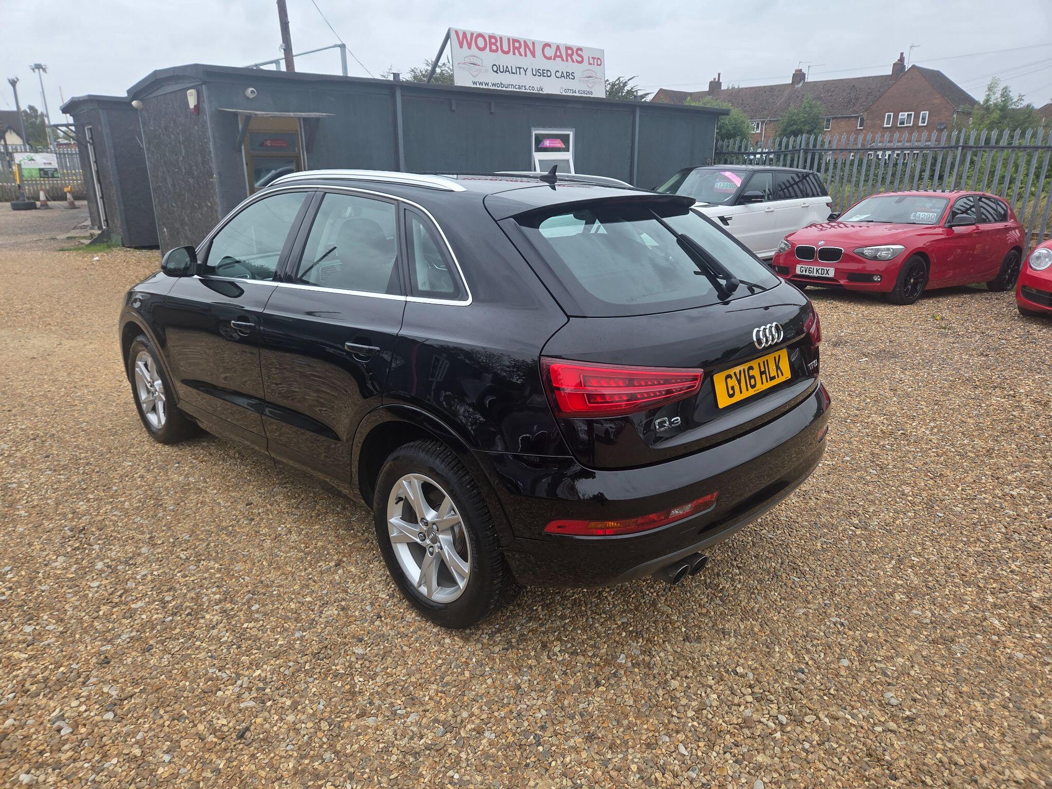 Audi Q3 view 17