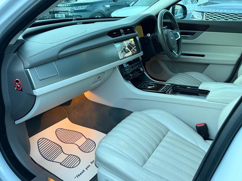 Jaguar XF view 30