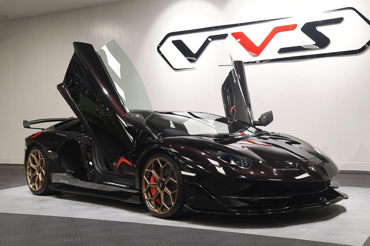 Lamborghini Aventador view 33