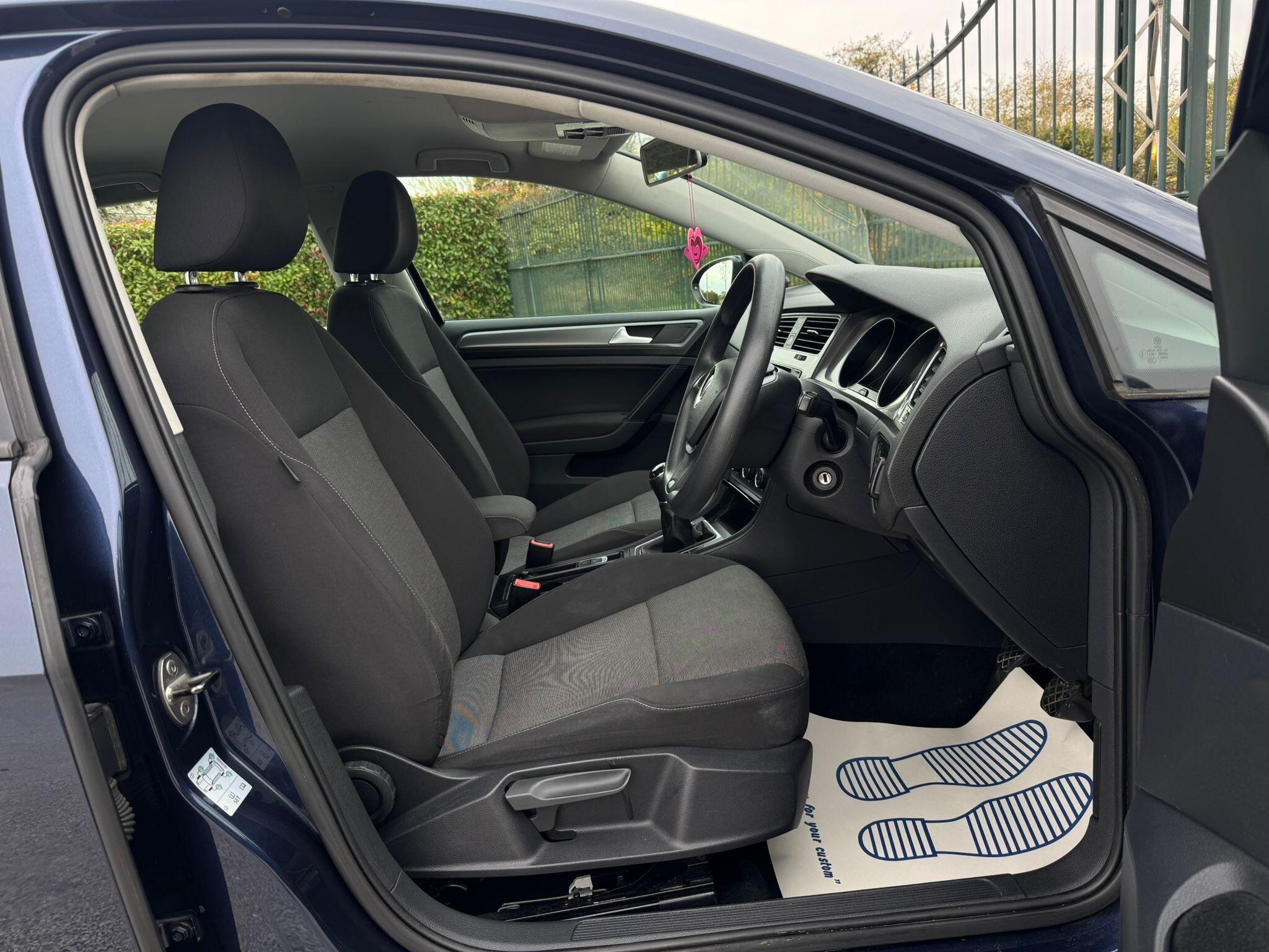 2013 Volkswagen Golf image 12