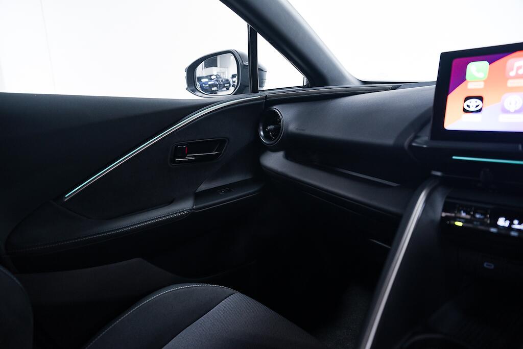 Toyota C-HR view 16