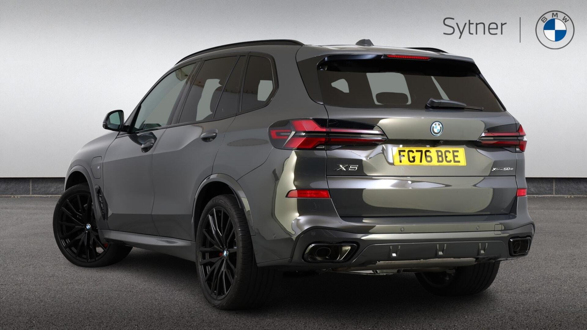 BMW X5 view 2
