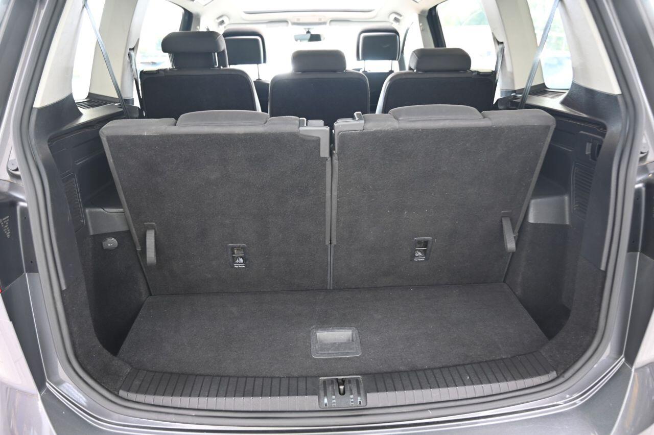 Volkswagen Touran view 9