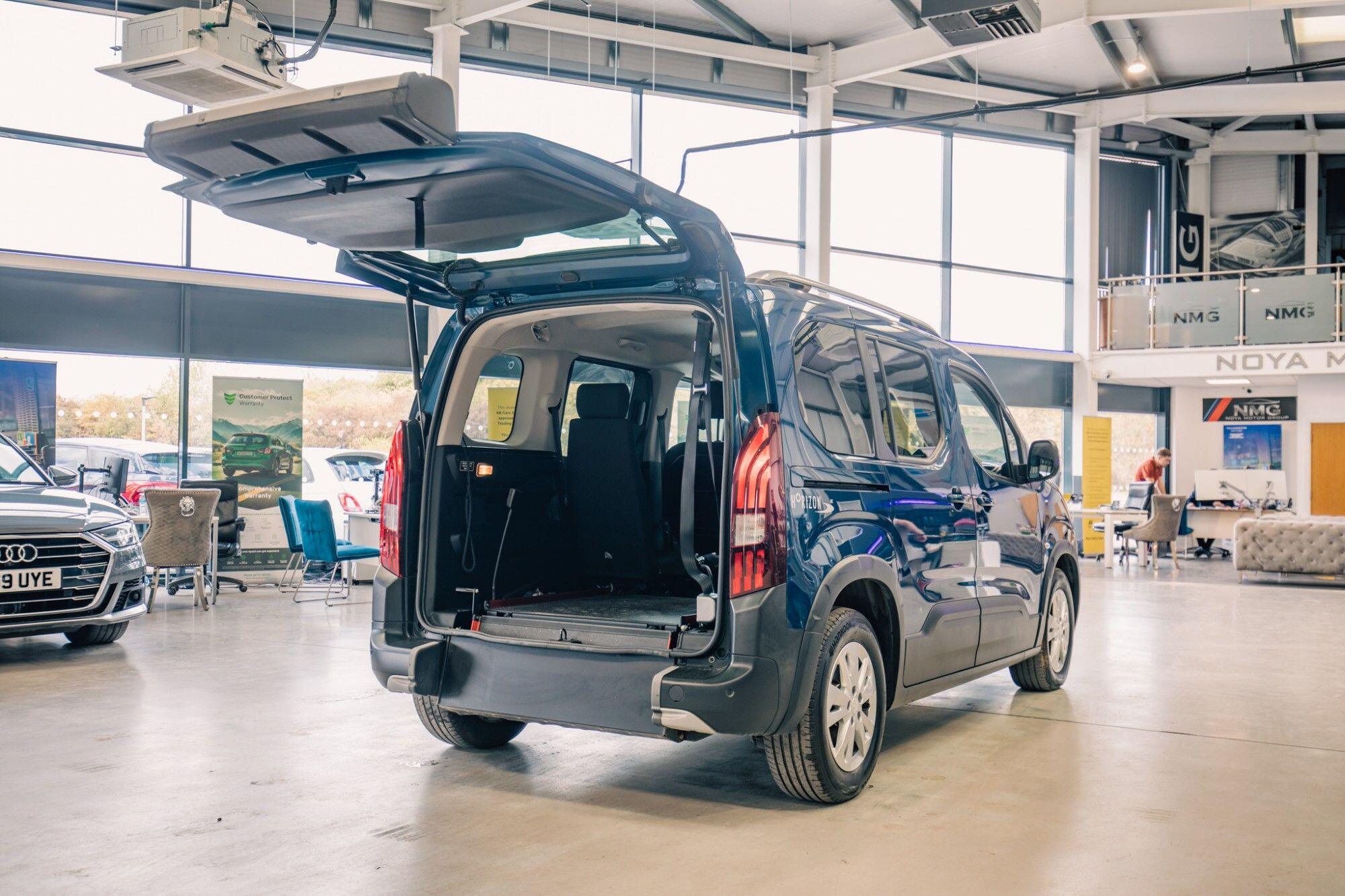 Peugeot Rifter view 41