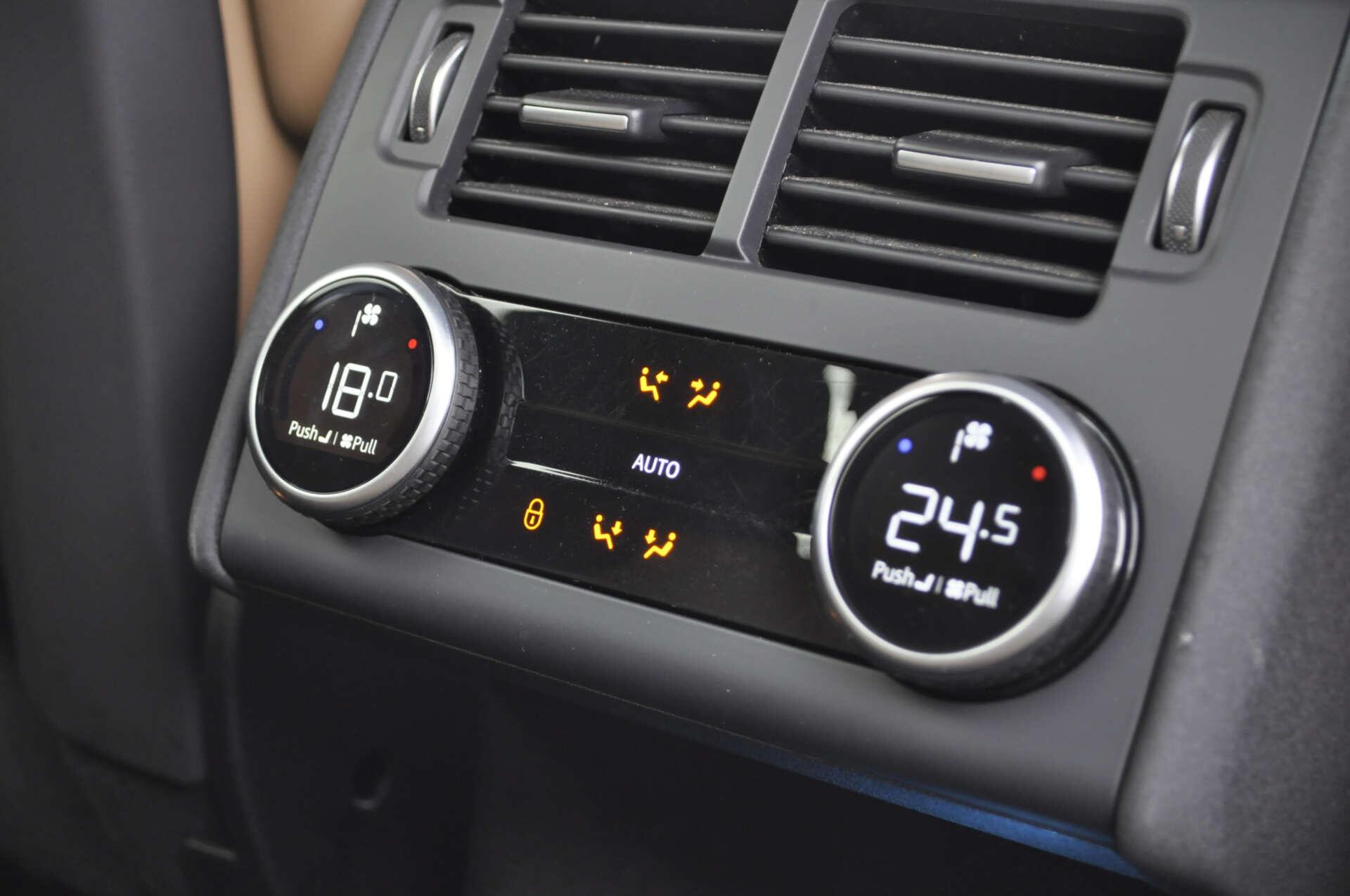 Land Rover Discovery view 13