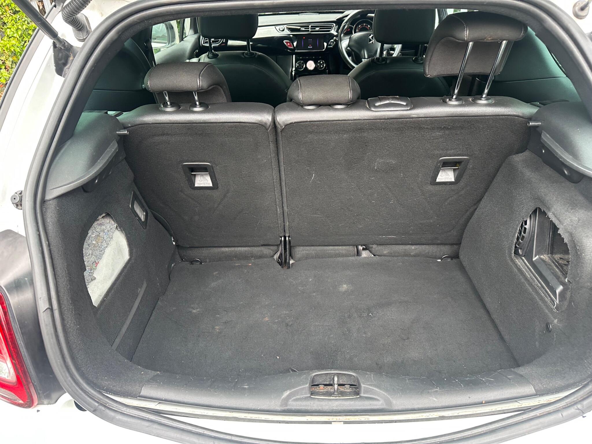 DS Automobiles DS 3 view 7
