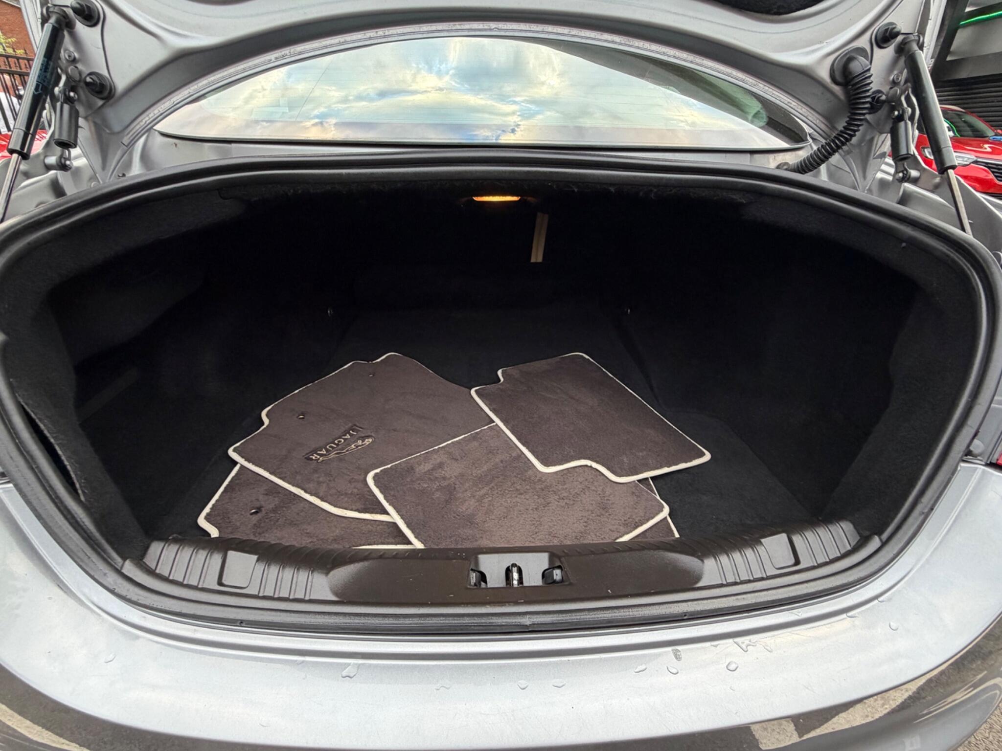 Jaguar XF view 24