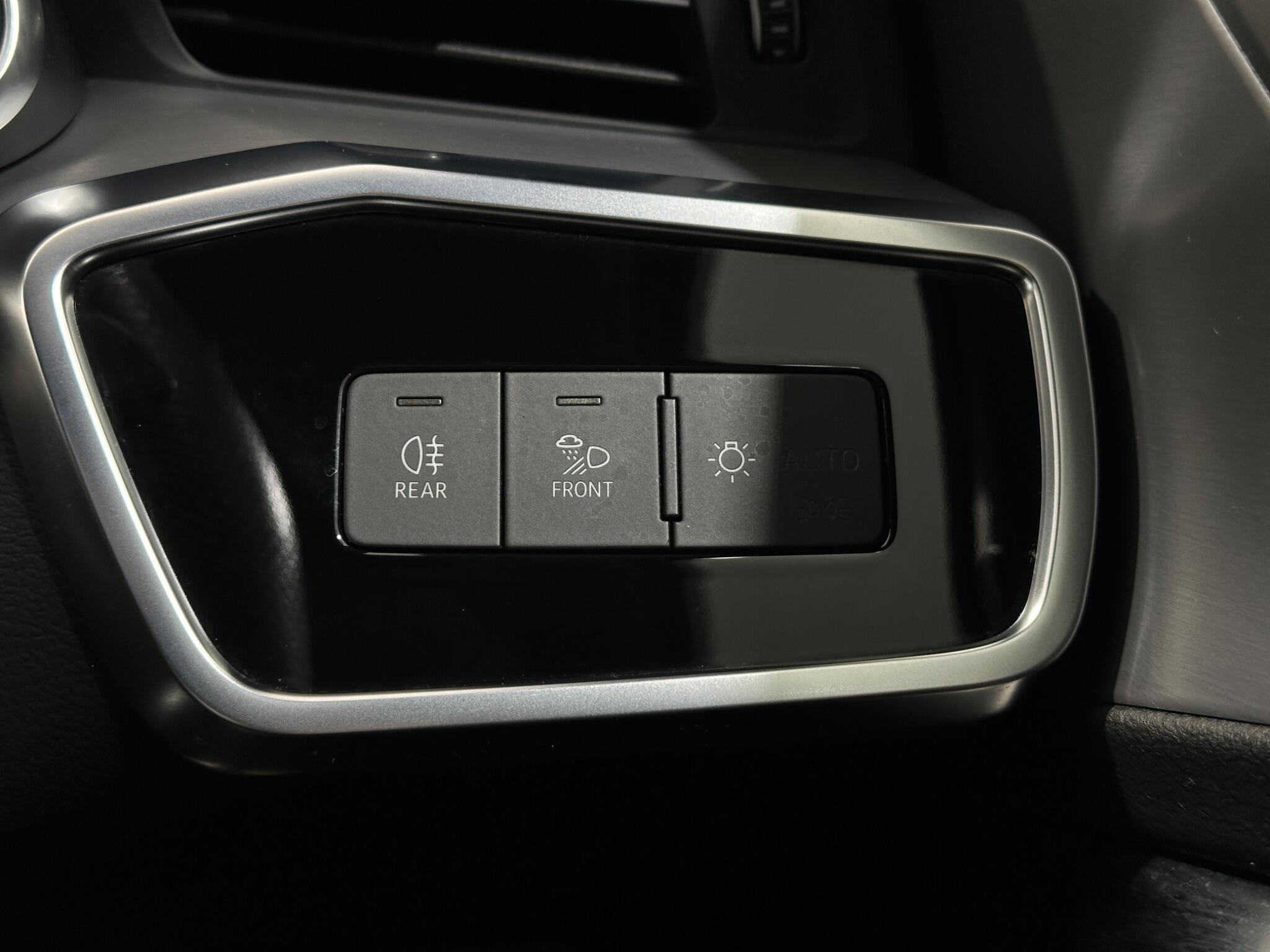 Audi A6 Saloon view 18