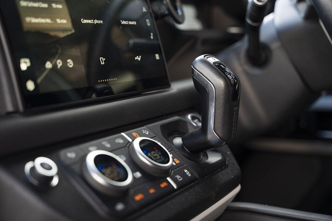 Land Rover Defender view 12