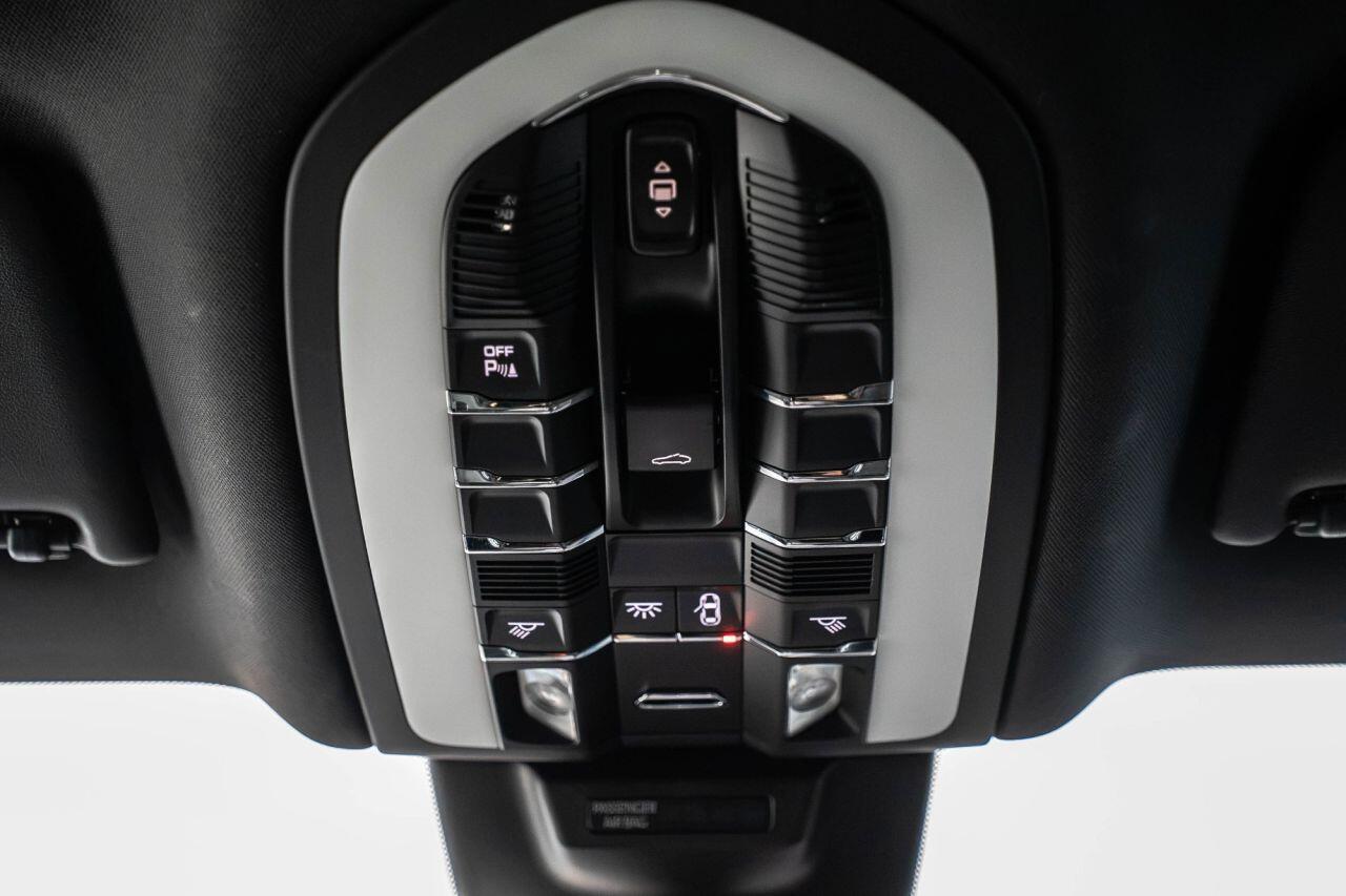 Porsche Macan view 37