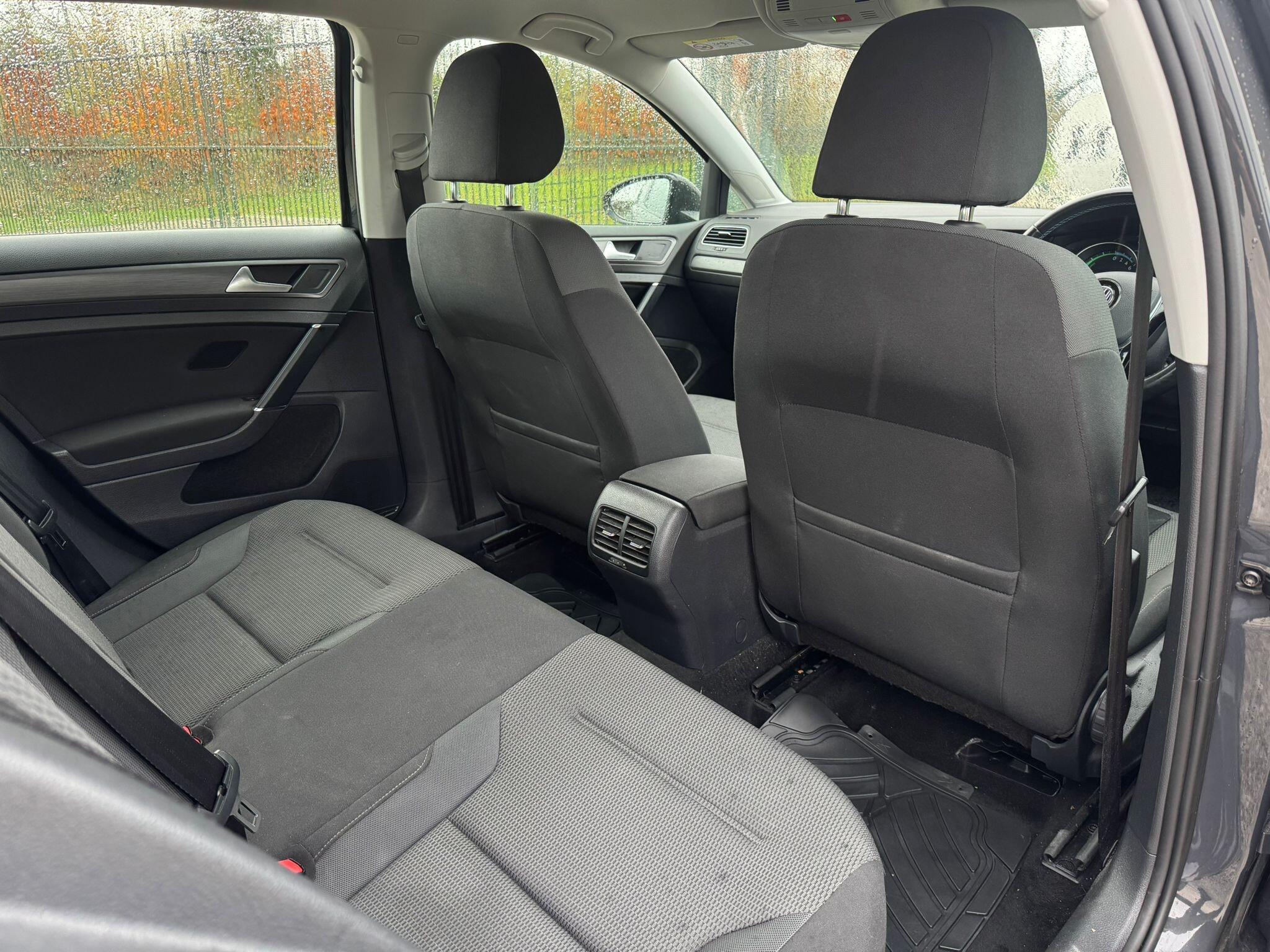 2020 Volkswagen e-Golf 35.8kWh e-Golf Auto 5dr • 41,030 miles image 25