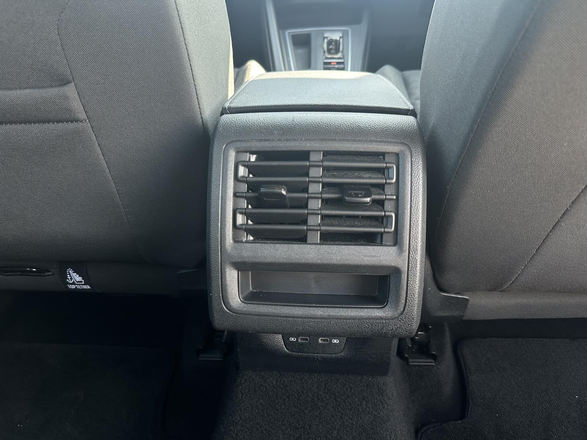 Volkswagen Golf view 25