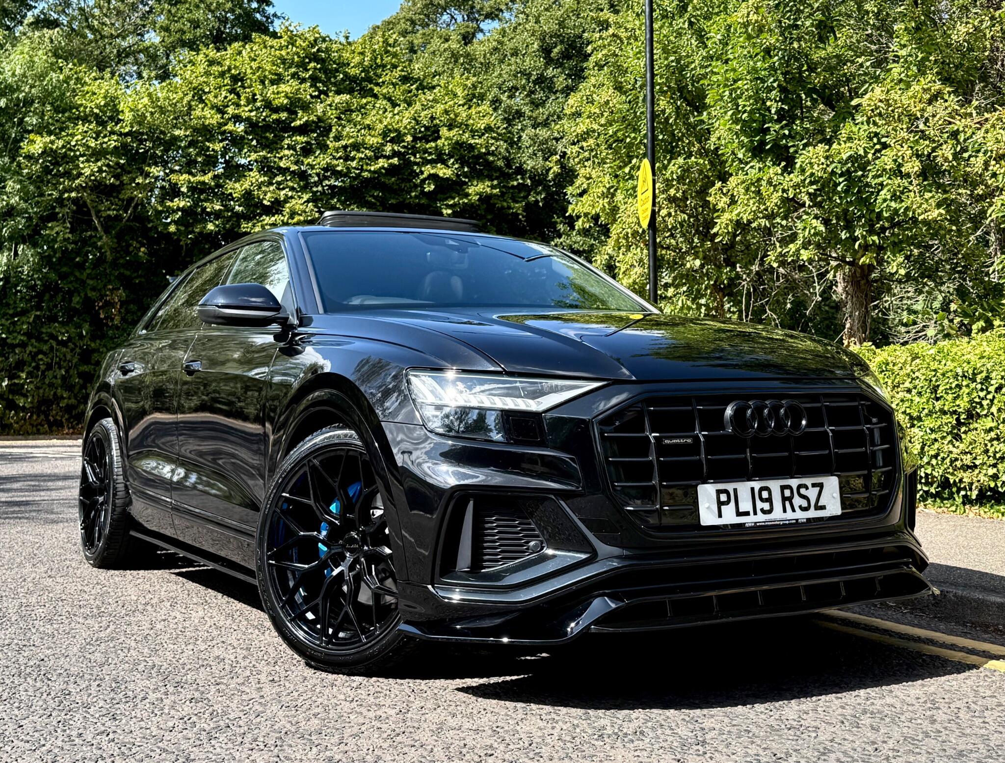 Audi Q8 view 9