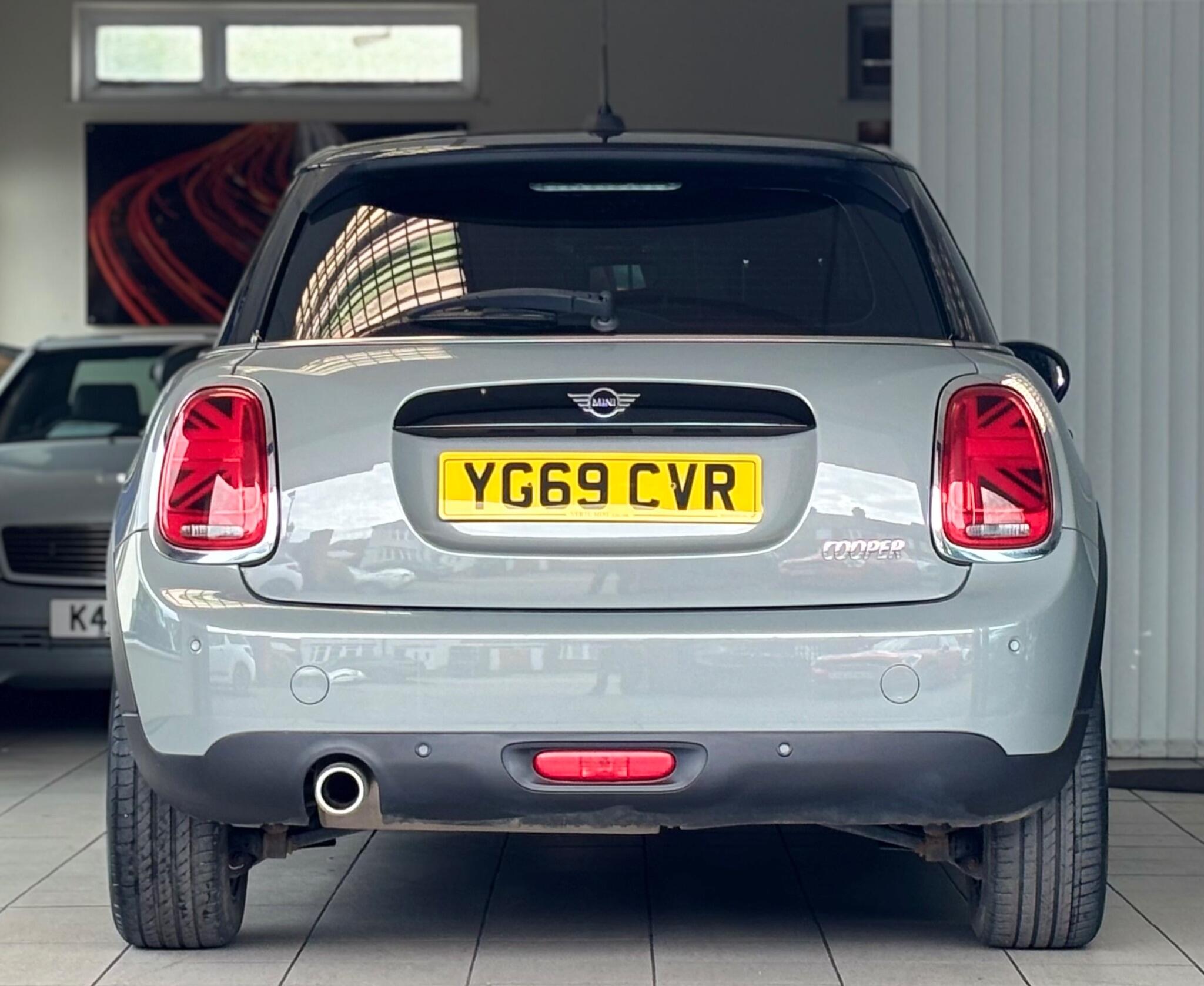 Mini Hatch view 7
