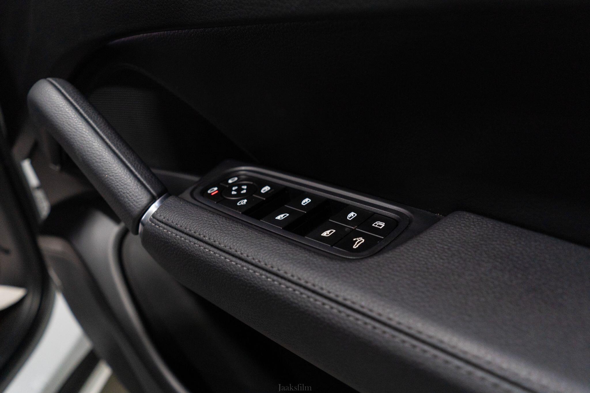 Porsche Cayenne view 34