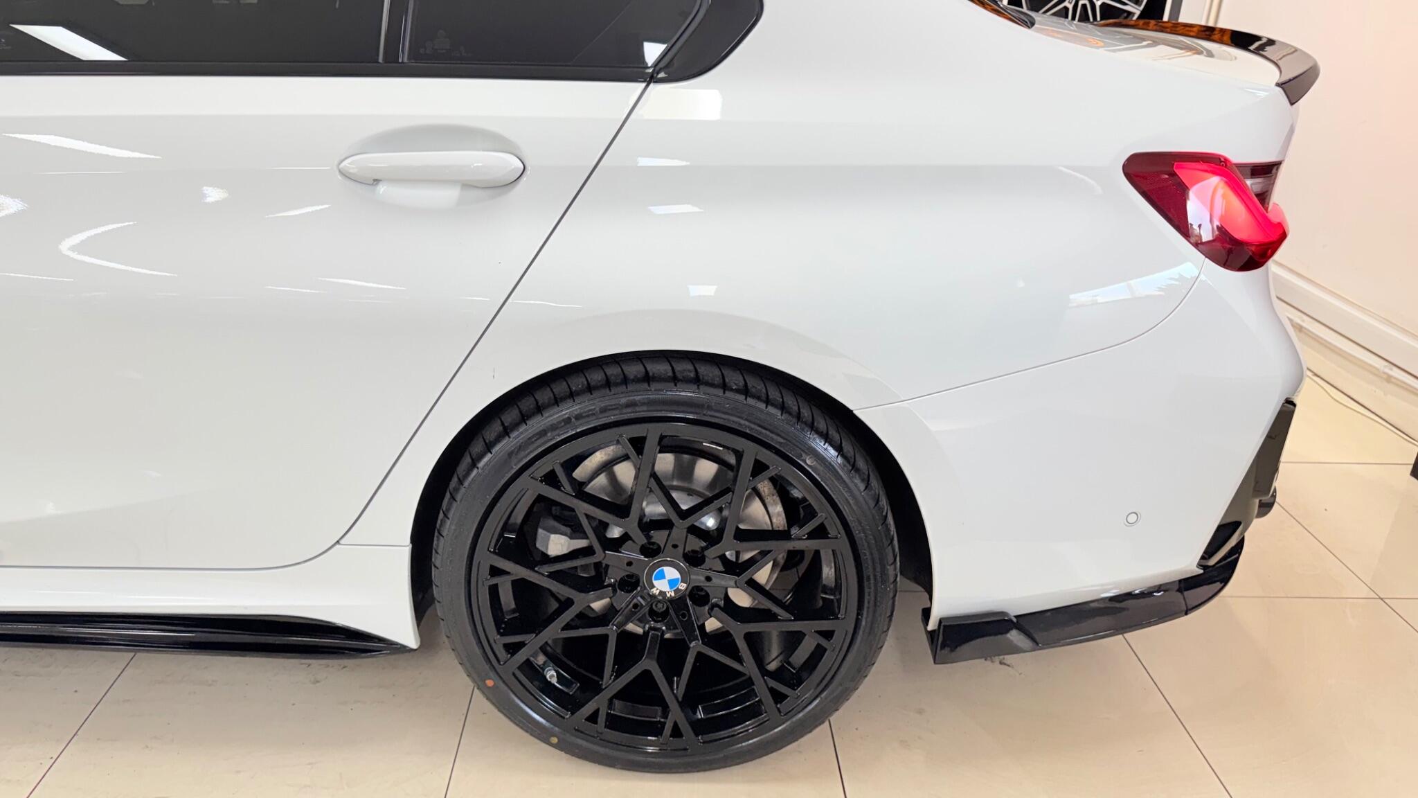 BMW 3 Series view 35