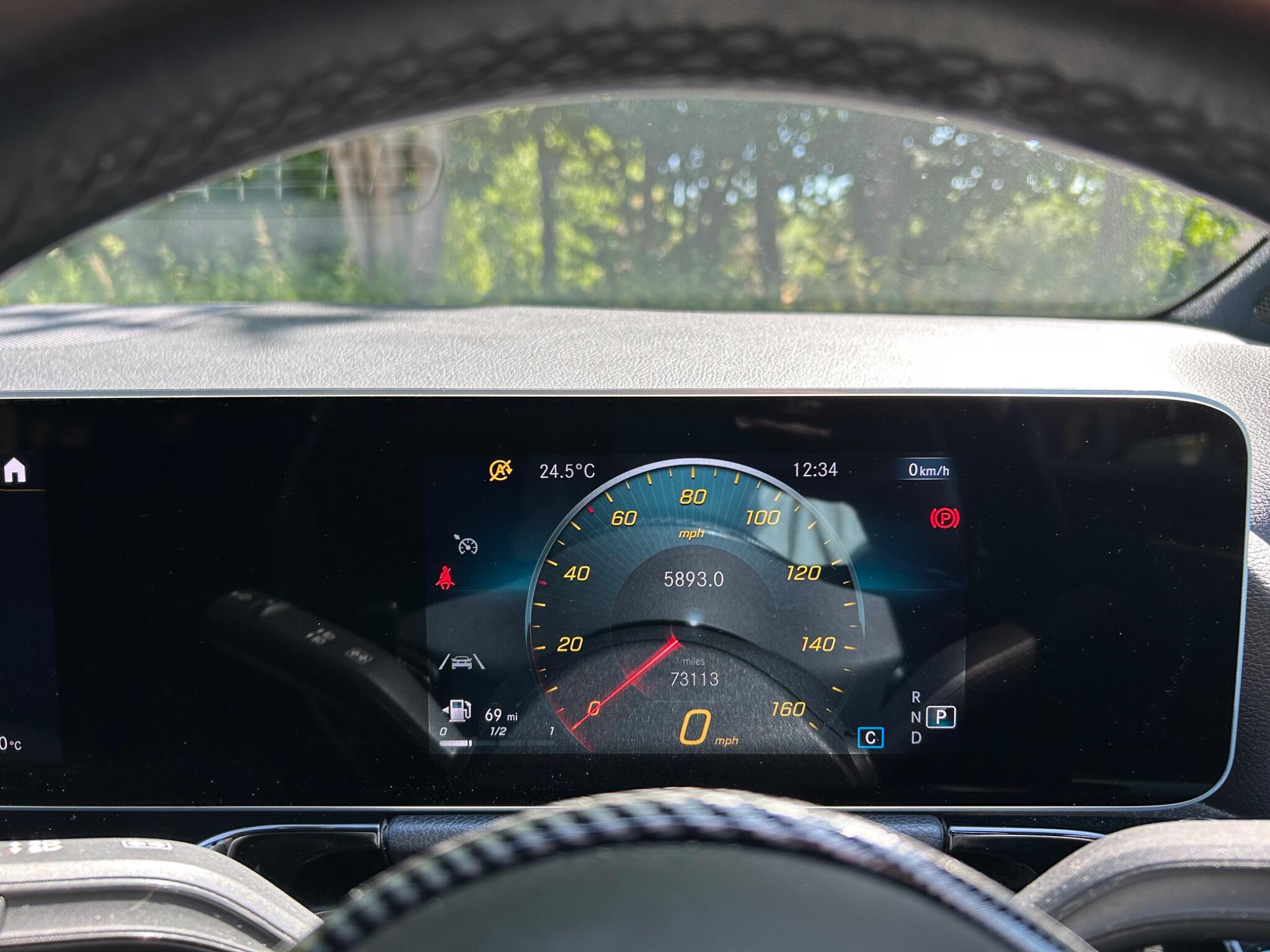 Mercedes-Benz Gla view 54